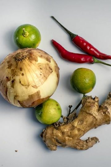ui, limoen, gember peper, knoflook